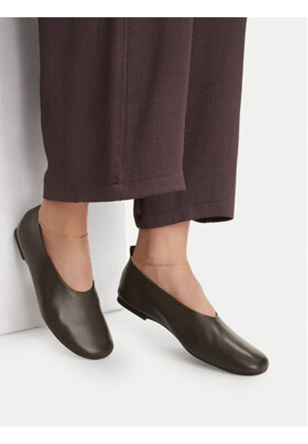 Gino Rossi - GINO ROSSI Baleriny EO-V2198-73 Brązowy. Kolor: brązowy. Materiał: skóra