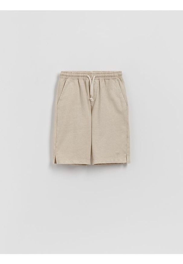 Reserved - Szorty bermudy - beżowy. Kolor: beżowy. Materiał: dzianina, bawełna