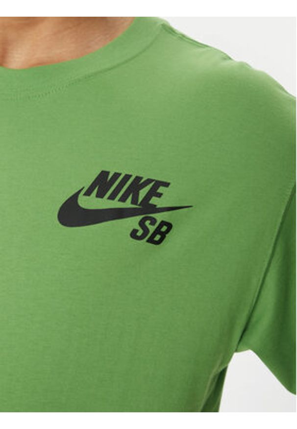 Nike T-Shirt DC7817 Zielony Loose Fit. Kolor: zielony. Materiał: bawełna