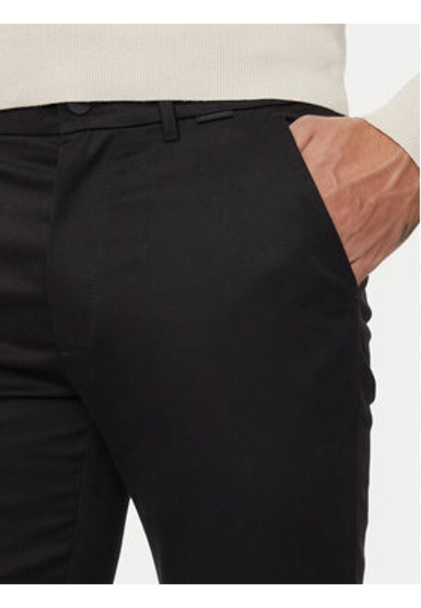Calvin Klein Chinosy K10K113429 Czarny Slim Fit. Kolor: czarny. Materiał: bawełna