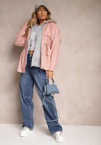 Renee - Różowa Kurtka Parka z Dodatkiem Bawełny Wykończona Troczkami Zapinana na Napy Velona. Okazja: na co dzień, na spacer. Kolor: różowy. Materiał: bawełna. Styl: casual, elegancki