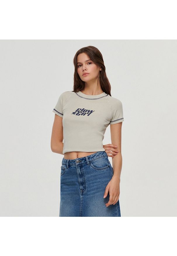 House - Koszulka z nadrukiem Glow Girl beżowa - Szary. Kolor: szary. Wzór: nadruk