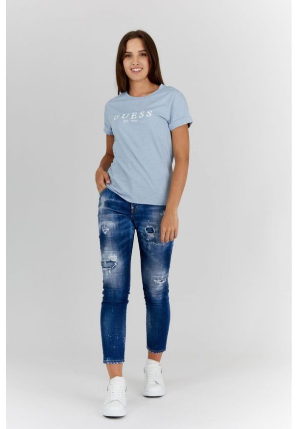 Guess - GUESS Błękitny t-shirt damski bawełniany z białym logo, Rozmiar XS. Kolor: niebieski. Materiał: bawełna. Długość rękawa: krótki rękaw