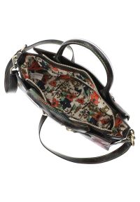 Czarna Torebka Laura Vita Stylowy Kuferek Damski. Kolor: czarny. Wzór: kwiaty, aplikacja. Materiał: zdobione. Styl: elegancki. Rodzaj torebki: do ręki #4