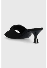 Love Moschino klapki damskie kolor czarny na szpilce JA28335G0GIM0000. Kolor: czarny. Materiał: skóra, guma. Obcas: na szpilce. Wysokość obcasa: średni #3