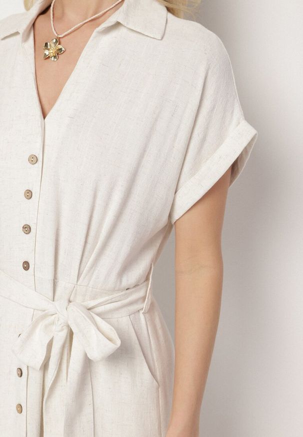 Born2be - Jasnobeżowa Sukienka Koszulowa z Wiskozy i Lnu Wiązana w Talii z Kieszeniami Efrasira. Okazja: na co dzień. Kolor: beżowy. Materiał: wiskoza, len. Typ sukienki: koszulowe. Styl: casual, elegancki