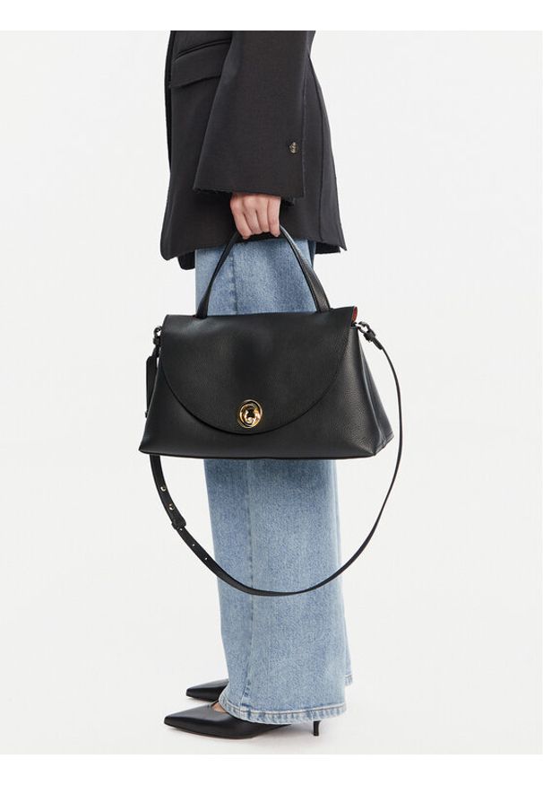 Coccinelle Torba COCCINELLE NIKLA Czarny. Kolor: czarny. Materiał: skórzane