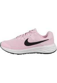 Buty do biegania damskie Nike Revolution 6 NN GS. Zapięcie: sznurówki. Kolor: różowy. Materiał: materiał, syntetyk, tkanina. Szerokość cholewki: normalna. Model: Nike Revolution. Sport: bieganie