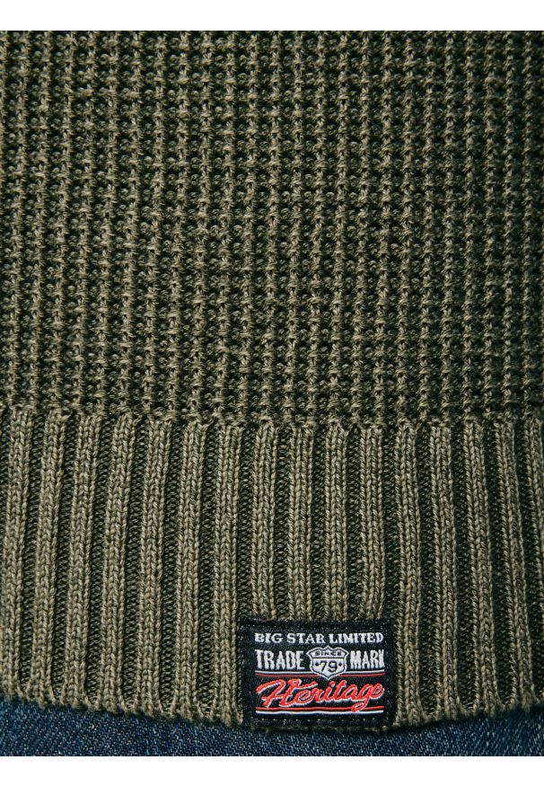 Big-Star - Sweter męski z kapturem khaki Carlson 303. Okazja: na spacer, na co dzień. Typ kołnierza: kaptur. Kolor: zielony. Materiał: materiał, dzianina, jeans, bawełna. Wzór: aplikacja, ze splotem. Styl: vintage, casual
