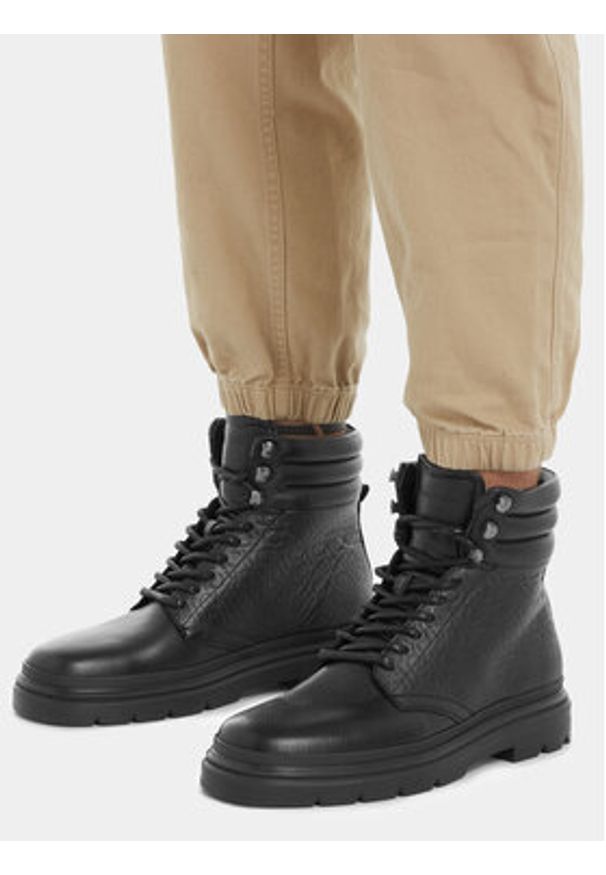 Calvin Klein Trapery Combat Boot Mono HM0HM01211 Czarny. Kolor: czarny. Materiał: skóra