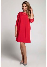 Nommo - Czerwona Trapezowa Sukienka Wizytowa z Koronką PLUS SIZE. Kolekcja: plus size. Kolor: czerwony. Materiał: koronka. Wzór: koronka. Typ sukienki: dla puszystych, trapezowe. Styl: wizytowy #1