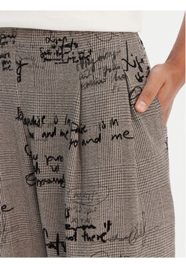 Desigual Spodnie materiałowe 26SWPW39 Brązowy Regular Fit. Kolor: brązowy. Materiał: syntetyk