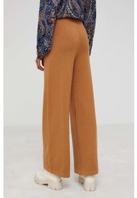 Answear Lab spodnie damskie kolor brązowy gładkie. Kolor: brązowy. Materiał: dzianina. Wzór: gładki #3