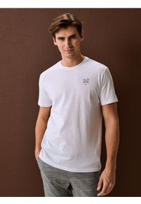 Sinsay - Bawełniana koszulka z nadrukiem - biały. Kolor: biały. Materiał: bawełna. Wzór: nadruk