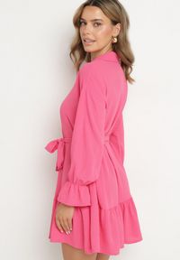 Born2be - Różowa Koszulowa Sukienka z Wiązanym Paskiem Stevania. Kolor: różowy. Materiał: materiał. Typ sukienki: koszulowe. Długość: mini #4