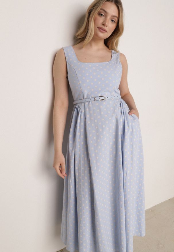 Born2be - Niebieska Bawełniano-Wiskozowa Sukienka Retro w Groszki o Rozkloszowanym Kroju Eviphaia. Okazja: na co dzień. Kolor: niebieski. Materiał: wiskoza, bawełna. Wzór: grochy. Typ sukienki: rozkloszowane. Styl: retro