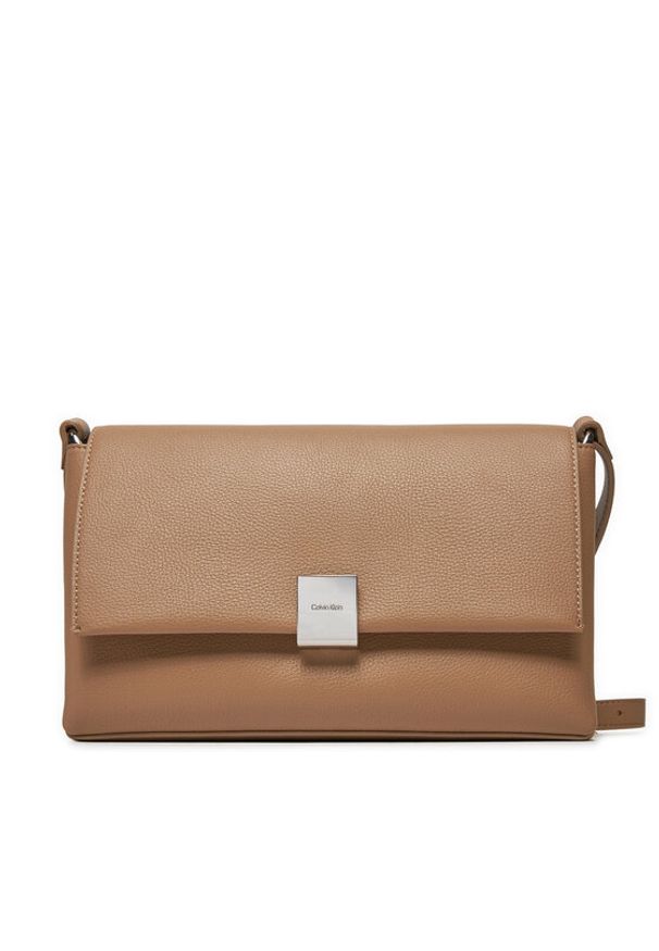 Calvin Klein Torebka Ck Plaque Medium Shoulder Bag K60K612783 Brązowy. Kolor: brązowy. Materiał: skórzane