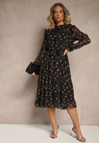 Renee - Czarna Rozkloszowana Sukienka w Kwiatowy Print z Wiązaniem w Talii i Pod Dekoltem Ronflara. Okazja: na co dzień. Kolor: czarny. Materiał: jeans, poliester. Wzór: kwiaty, nadruk. Typ sukienki: proste. Styl: klasyczny, casual, elegancki