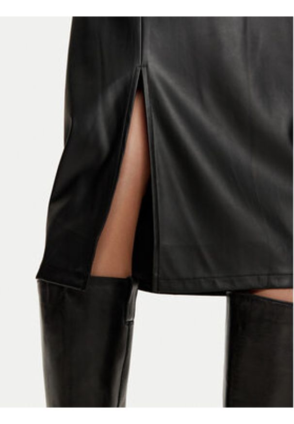 JDY Sukienka z imitacji skóry Soya 15336927 Czarny Slim Fit. Kolor: czarny. Materiał: skóra