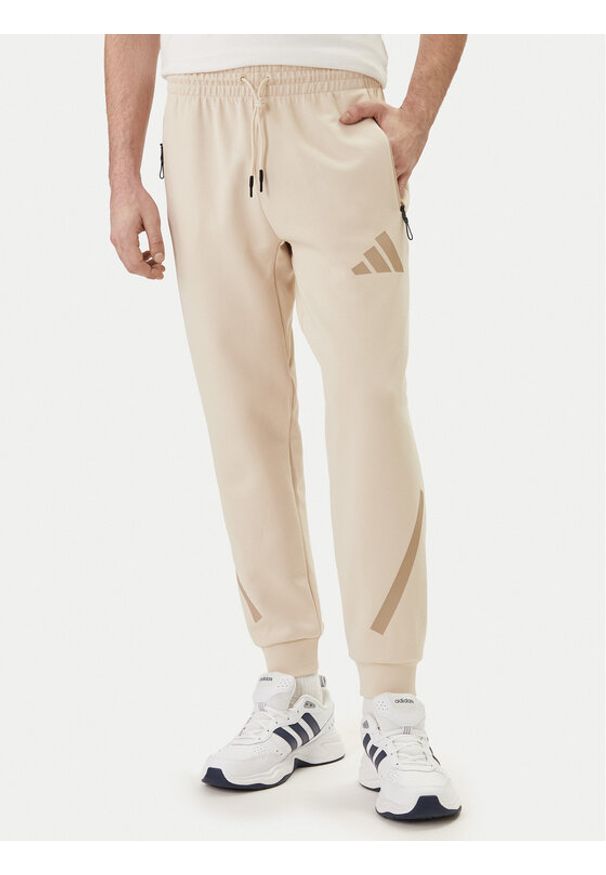Adidas - adidas Spodnie dresowe Z.N.E. KE4684 Beżowy Regular Fit. Kolor: beżowy. Materiał: syntetyk