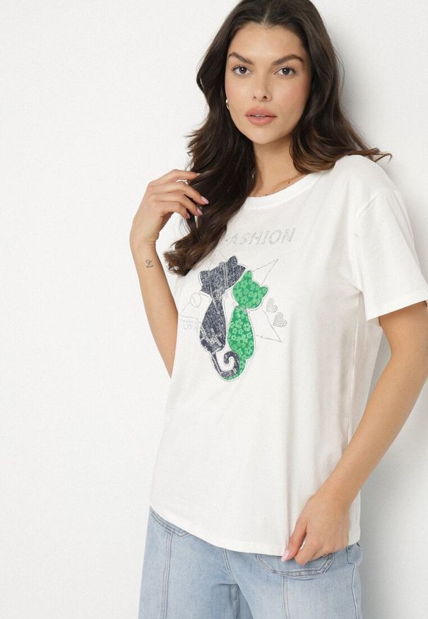 Born2be - Biały T-shirt z Bawełny z Ozdobnym Napisem i Nadrukiem Olinella. Okazja: na co dzień. Kolor: biały. Materiał: bawełna. Wzór: nadruk, napisy. Styl: casual