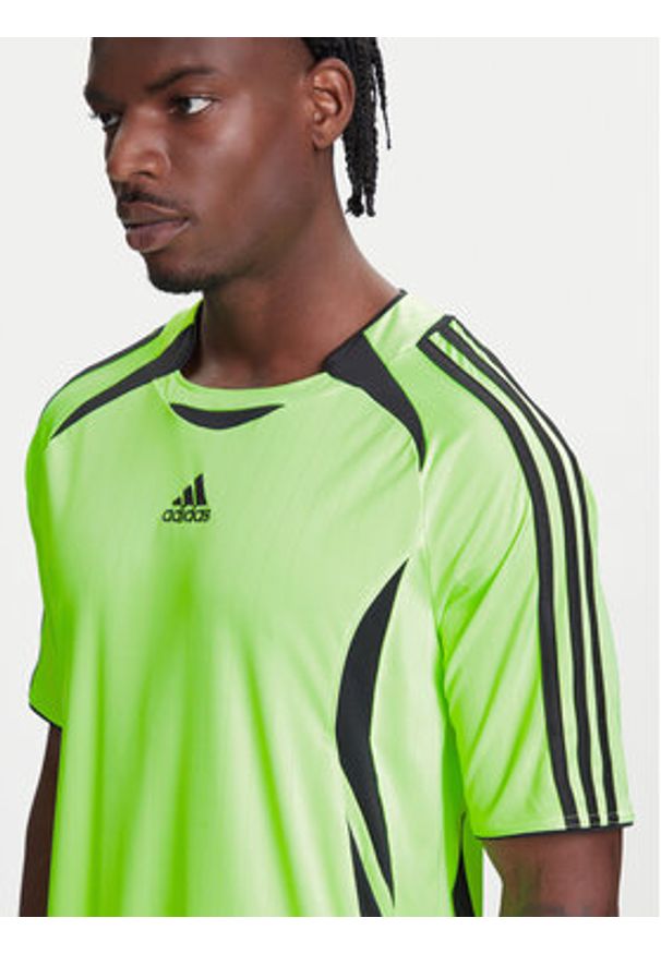 Adidas - adidas T-Shirt Teamgeist adicolor JX1538 Zielony Loose Fit. Kolor: zielony. Materiał: syntetyk