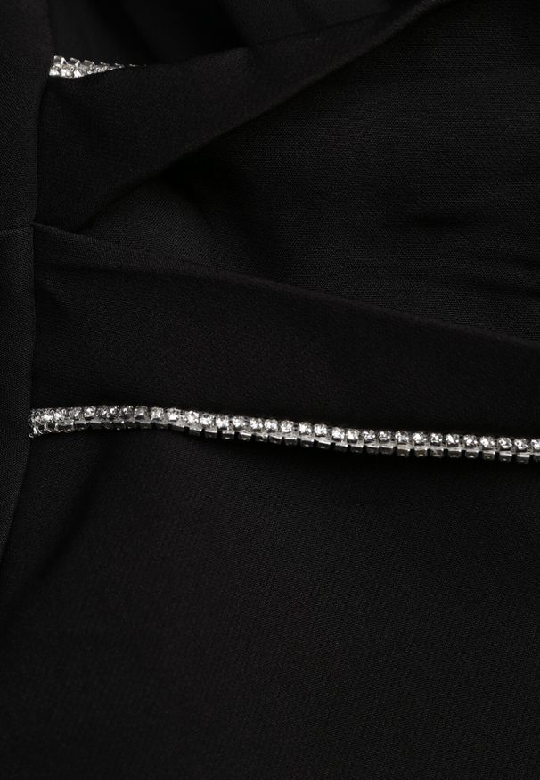 Born2be - Czarna Bluzka Kopertowa VICES z Dekoltem V Bufiastymi Rękawkami i Zaakcentowanymi Ramionami Tine. Okazja: na komunię, na co dzień. Typ kołnierza: dekolt w kształcie V. Kolor: czarny. Materiał: jeans. Długość rękawa: krótki rękaw. Styl: elegancki, casual