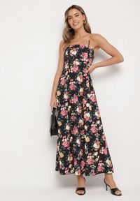 Born2be - Czarna Sukienka z Wiskozą o Rozkloszowanym Kroju w Kwiaty Nalorene. Okazja: na co dzień. Typ kołnierza: dekolt kwadratowy. Kolor: czarny. Materiał: wiskoza. Długość rękawa: na ramiączkach. Wzór: kwiaty. Typ sukienki: rozkloszowane. Styl: casual, elegancki #7