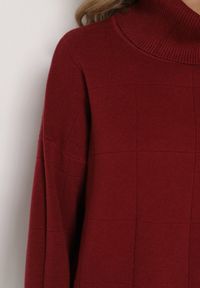 Born2be - Bordowy Golf w Klasycznym Stylu Linagela. Typ kołnierza: golf. Kolor: czerwony. Materiał: jeans. Styl: klasyczny #3