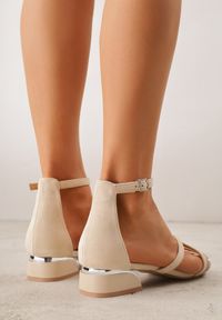 Renee - Beżowe Sandały Omphelle. Nosek buta: okrągły. Zapięcie: pasek. Kolor: beżowy. Wzór: aplikacja. Obcas: na obcasie. Styl: glamour, wizytowy. Wysokość obcasa: wysoki #7