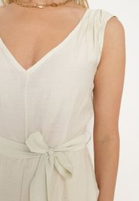 Born2be - Jasnobeżowy Wiskozowy Kombinezon na Ramiączkach z Materiałowym Paskiem i Gumkami w Talii Zadia. Kolor: beżowy. Materiał: wiskoza, materiał. Długość rękawa: na ramiączkach #3