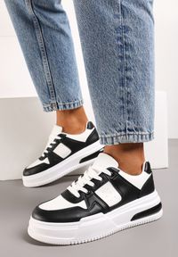 Born2be - Czarno-Białe Sznurowane Sneakersy na Grubej Podeszwie Levitellia. Kolor: czarny. Materiał: jeans #5