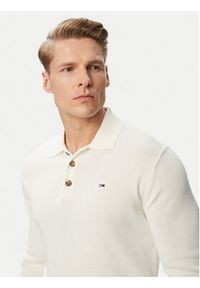 Tommy Jeans Sweter Essential DM0DM20304 Biały Slim Fit. Kolor: biały. Materiał: bawełna #2