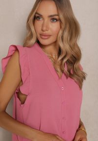 Renee - Różowa Koszula z Ozdobnymi Falbankami Arilene. Okazja: na co dzień. Typ kołnierza: kołnierz z falbankami. Kolor: różowy. Materiał: jeans. Styl: casual
