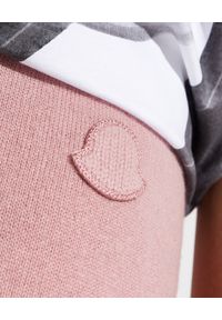 MONCLER - Różowe spodnie dresowe z wełny i kaszmiru. Kolor: różowy, wielokolorowy, fioletowy. Materiał: wełna, dresówka, kaszmir #2