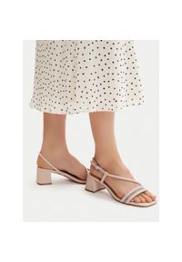 Sandały Nine West. Kolor: beżowy #1
