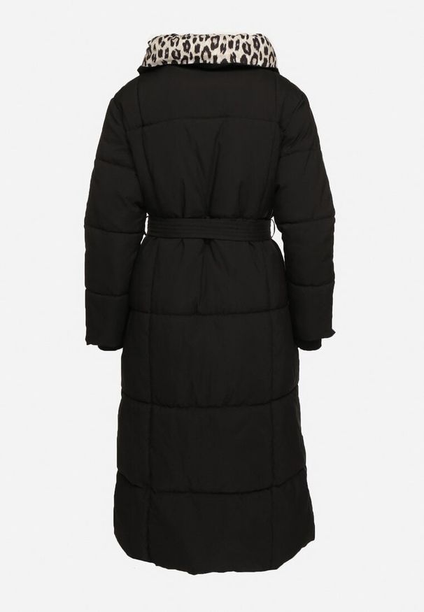 Born2be - Czarno-Beżowa Pikowana Kurtka o Długim Kroju z Kołnierzem w Panterkę i Wiązanym Paskiem Silfezi. Okazja: na co dzień. Kolor: czarny. Materiał: jeans. Długość rękawa: długi rękaw. Długość: długie. Wzór: motyw zwierzęcy. Styl: casual, elegancki