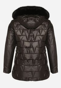 Born2be - Czarna Pikowana Kurtka z Kapturem z Futerkiem Azilma. Okazja: na co dzień, na spacer. Typ kołnierza: kaptur. Kolekcja: plus size. Kolor: czarny. Materiał: futro. Wzór: aplikacja. Styl: klasyczny, casual #6
