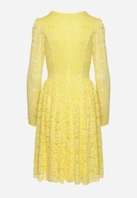 Born2be - Żółta Sukienka Koronkowa o Rozkloszowanym Kroju Telomira. Okazja: na co dzień. Kolor: żółty. Materiał: koronka. Długość rękawa: długi rękaw. Typ sukienki: proste, rozkloszowane. Styl: casual, klasyczny #2