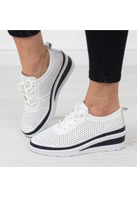 Białe NV skórzane ażurowe półbuty damskie na koturnie T.Sokolski 150. Kolor: biały. Materiał: skóra. Wzór: ażurowy. Obcas: na koturnie #1