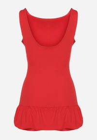 Born2be - Czerwony Taliowany Kombinezon Ozdobiony Falbanką Semiriela. Okazja: na co dzień. Kolor: czerwony. Wzór: aplikacja. Styl: casual, klasyczny #4