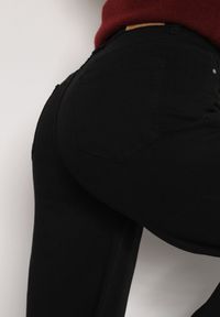 Born2be - Czarne Jeansy o Szerokim Kroju z Wysokim Stanem Shenarah. Okazja: na co dzień. Stan: podwyższony. Kolor: czarny. Styl: klasyczny, casual, elegancki #3