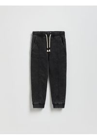Reserved - Jeansy jogger - czarny. Kolor: czarny