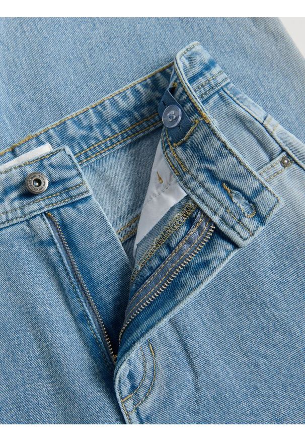 Reserved - Jeansy baggy - niebieski. Kolor: niebieski