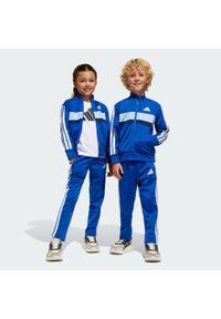 Adidas - Dres Seasonal Essentials Tiberio 3-Stripes Tricot Kids. Okazja: na uczelnię. Kolor: biały, niebieski, wielokolorowy. Materiał: dresówka. Styl: sportowy