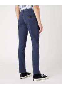 Wrangler - WRANGLER TEXAS SLIM MĘSKIE SPODNIE MATERIAŁOWE NAVY W12SWA114 112126532. Materiał: materiał #5