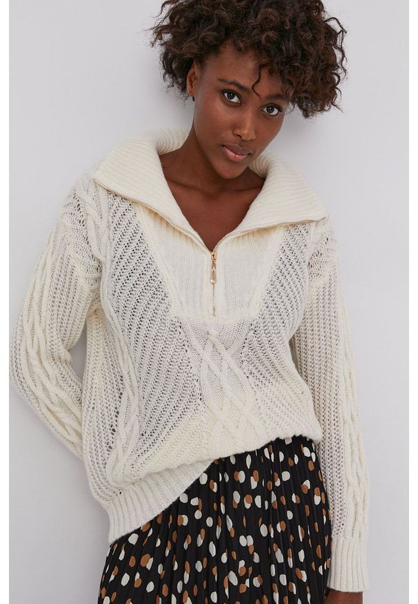 Answear Lab - Sweter z domieszką wełny. Kolor: beżowy. Materiał: wełna. Długość: krótkie. Styl: wakacyjny
