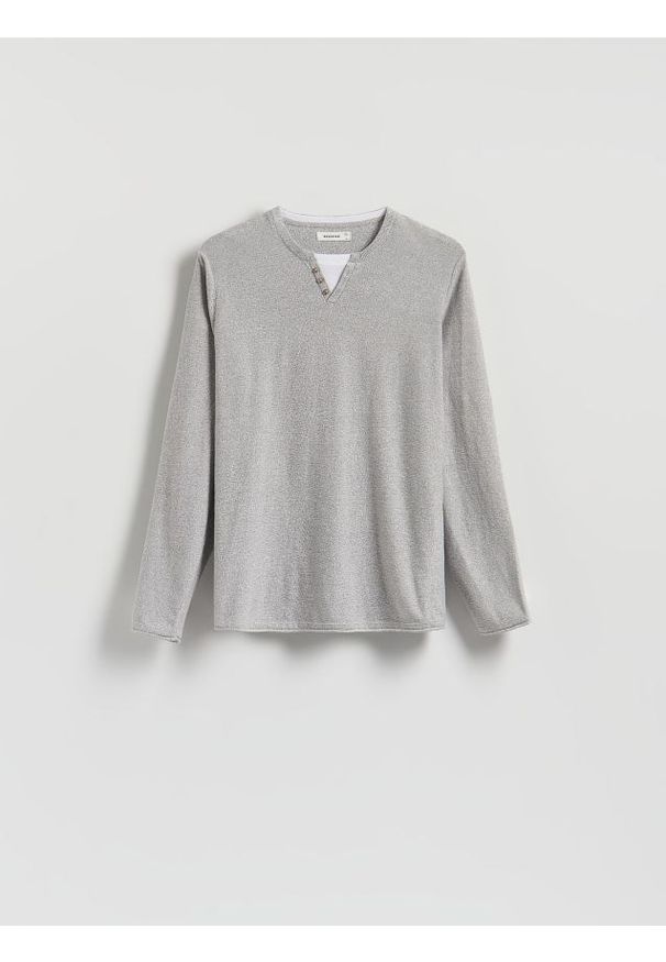 Reserved - Longsleeve henley - szary. Typ kołnierza: typu henley. Kolor: szary. Materiał: bawełna. Długość rękawa: długi rękaw