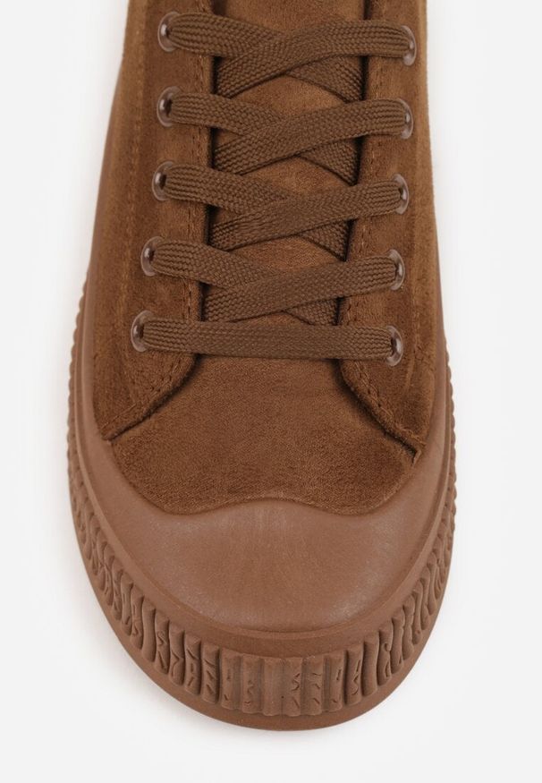 Renee - Brązowe Trampki z Imitacji Zamszu na Żłobionej Podeszwie Nivenatia. Kolor: brązowy. Materiał: zamsz. Styl: elegancki