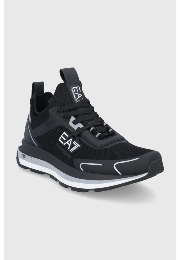 EA7 Emporio Armani Buty kolor czarny na płaskiej podeszwie. Nosek buta: okrągły. Zapięcie: sznurówki. Kolor: czarny. Materiał: guma. Obcas: na płaskiej podeszwie